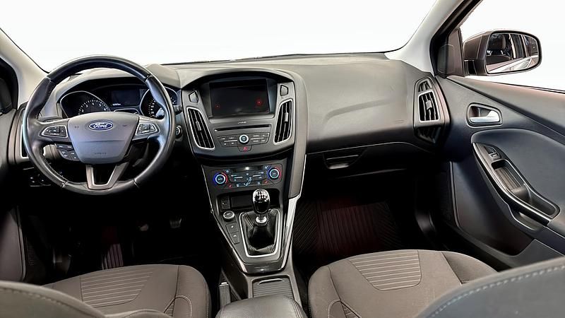 Begagnad Ford Focus 125 HK (91 kW) 2017 Grå Halvkombi