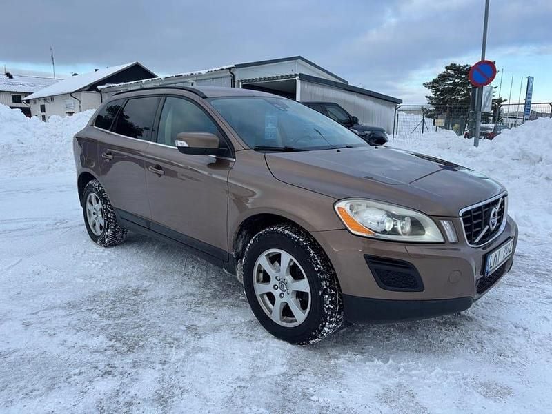 Begagnad Volvo XC60 Momentum 205 HK (150 kW) 2011 Brunmetallic SUV