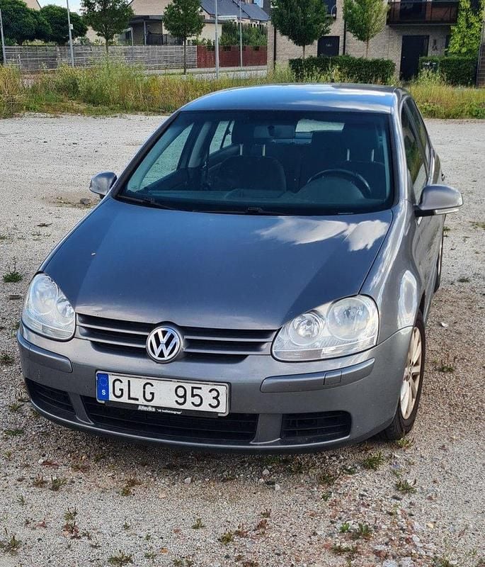 Grå Begagnad 2008 VW Golf VI Trendline Halvkombi | 10 000 kr (Superpris) - Bild 1/4
