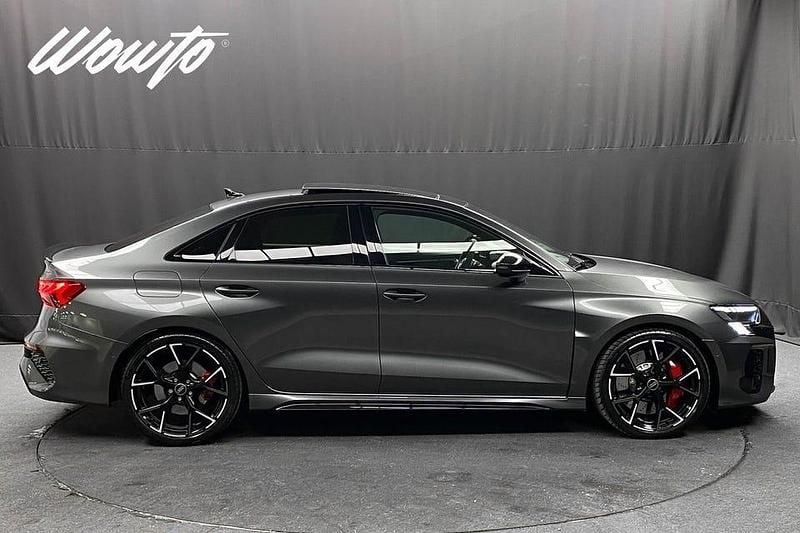 Begagnad Audi RS3 Design 400 HK (294 kW) 2023 Grå Sedan