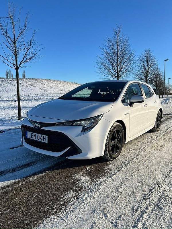 Begagnad 2021 Toyota Corolla Hybrid | 210 000 kr - Bild 1/4