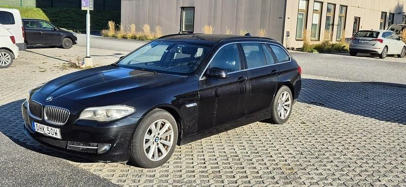 Svart Begagnad 2012 BMW 530 Kombi | 95 000 kr (Superpris) - Bild 1/4