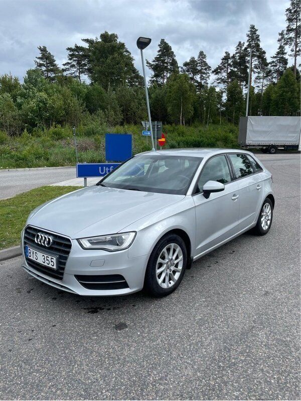 Silver Begagnad 2014 Audi A3 Sportback Attraction Halvkombi | 119 900 kr (Bra pris) - Bild 1/4