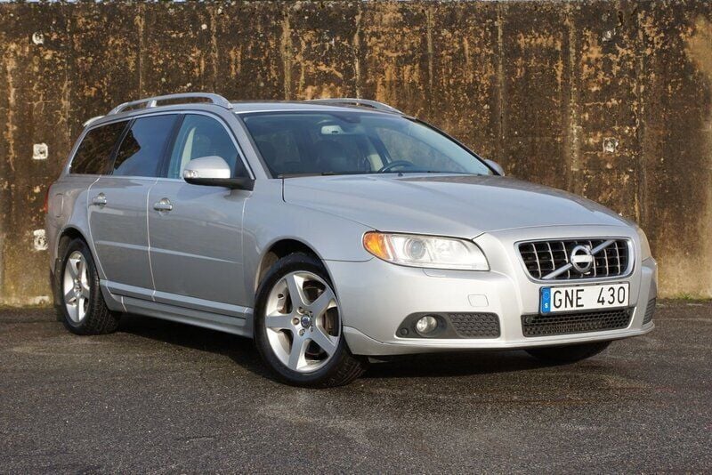 Ljusgrå Begagnad 2007 Volvo V70 Summum Kombi | 72 900 kr (Lite dyr) - Bild 1/4