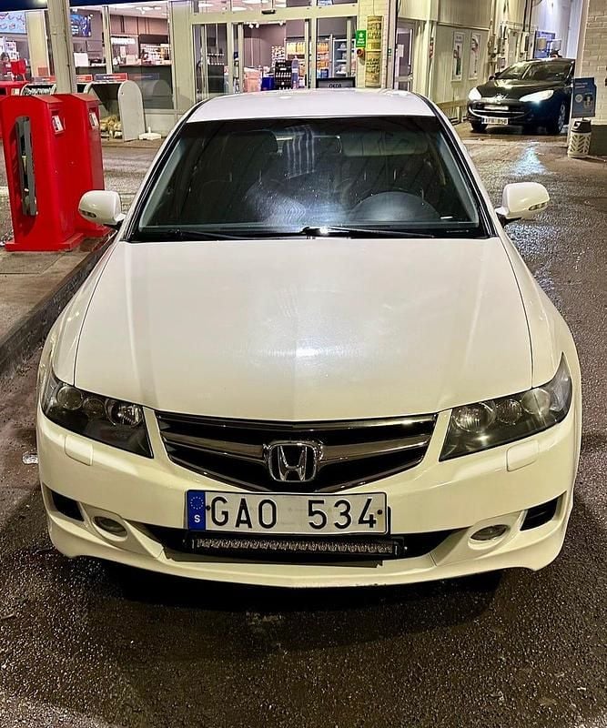 Begagnad Honda Accord 155 HK (114 kW) 2008 White pearl metallic