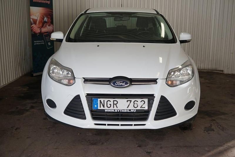 Begagnad Ford Focus Trend 105 HK (77 kW) 2013 Vit
