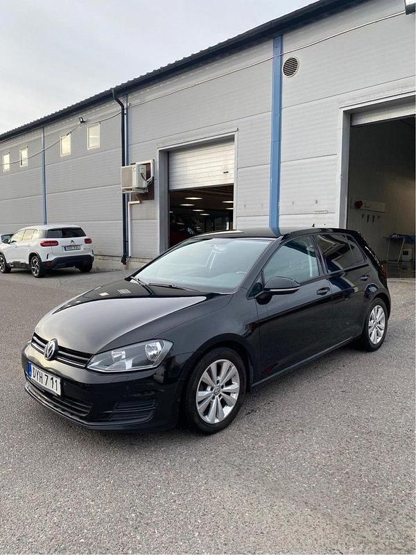 Svart Begagnad 2016 VW Golf VII Halvkombi | 80 000 kr (Bra pris) - Bild 1/4