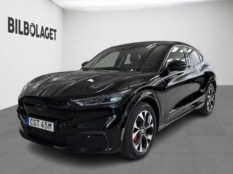 Svart Begagnad 2021 Ford Mustang Mach-E Standard Range SUV | 369 500 kr (Marknadspris) - Bild 1/4