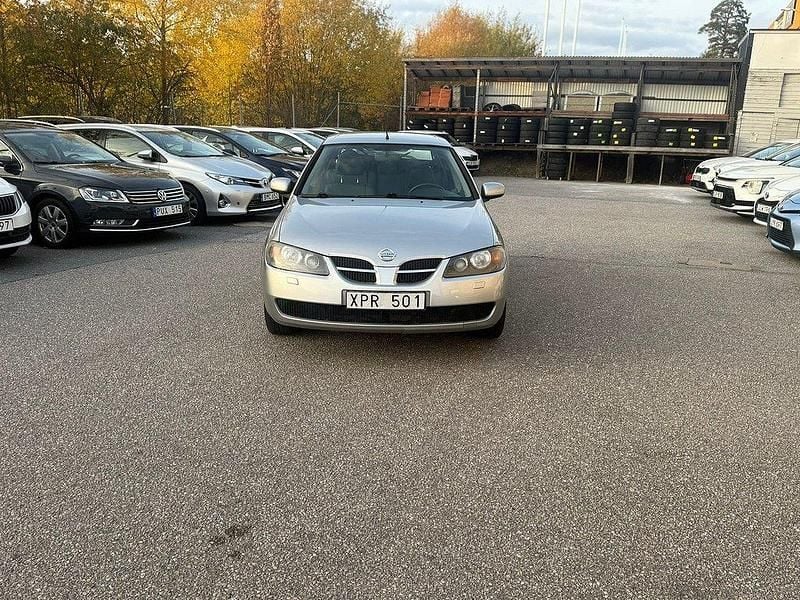 Silver Begagnad 2005 Nissan Almera Halvkombi | 19 900 kr (Marknadspris) - Bild 1/4