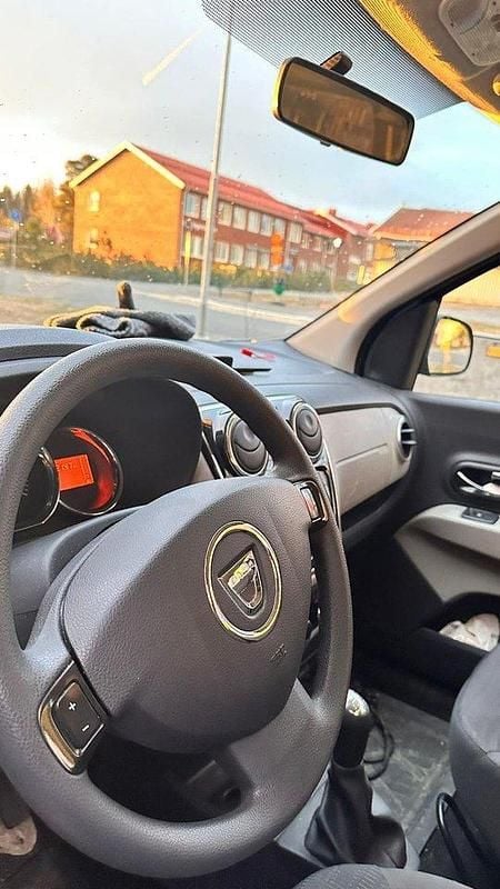 Blå Begagnad 2015 Dacia Lodgy Minibuss | 64 000 kr (Superpris) - Bild 1/4