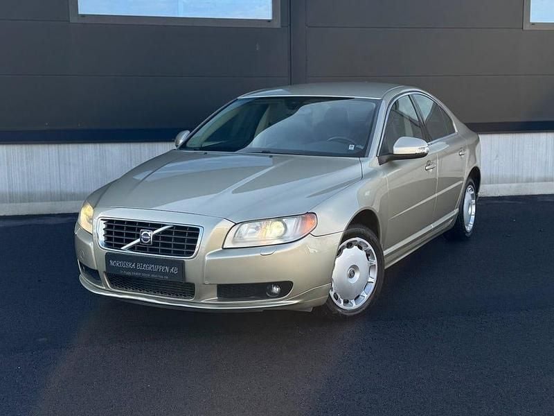 Begagnad Volvo S80 Momentum 200 HK (147 kW) 2006 Ljusbrun Sedan