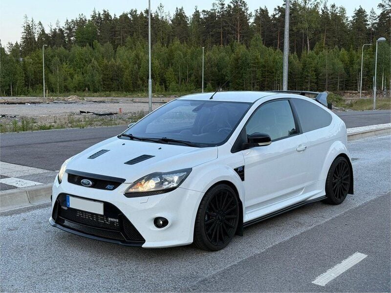 Begagnad 2009 Ford Focus RS Halvkombi | 330 000 kr - Bild 1/4