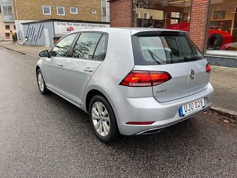 Begagnad VW Golf VII 110 HK (80 kW) 2018 Silver Halvkombi