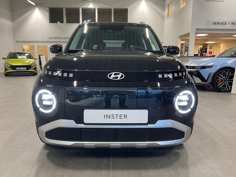 Ny Hyundai Inster 85 kW (116 HK) 2025 Svart Halvkombi