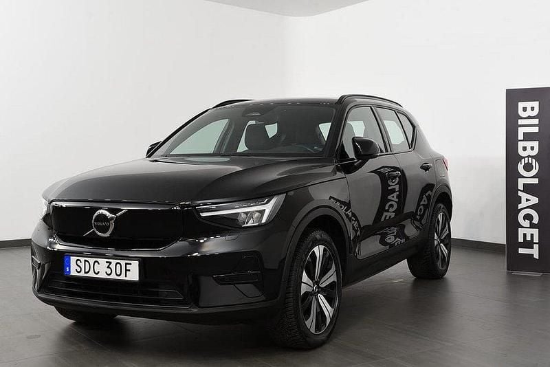 Svart Begagnad 2022 Volvo XC40 Core SUV | 309 800 kr - Bild 1/4