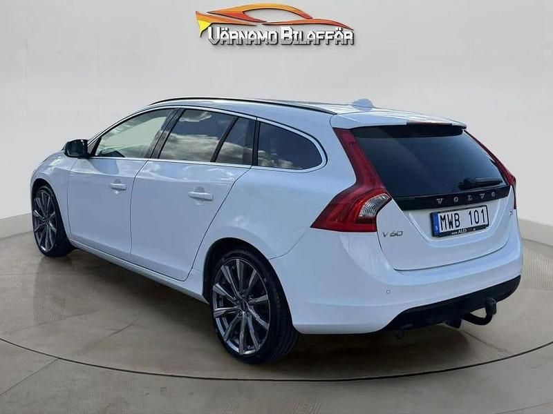 Begagnad Volvo V60 Momentum 163 HK (119 kW) 2013 Vit Kombi