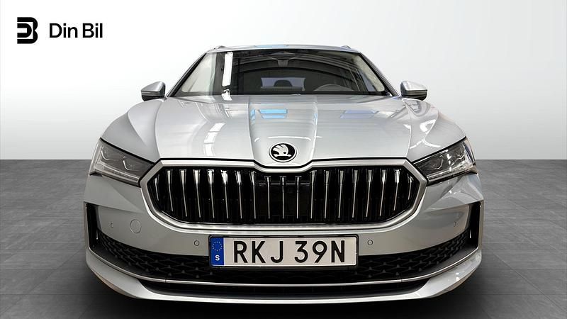 Begagnad Skoda Superb 2025 Silver Kombi