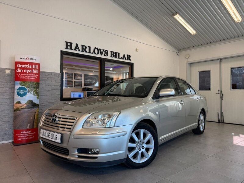 Silver Begagnad 2005 Toyota Avensis Sedan | 45 000 kr (Marknadspris) - Bild 1/4