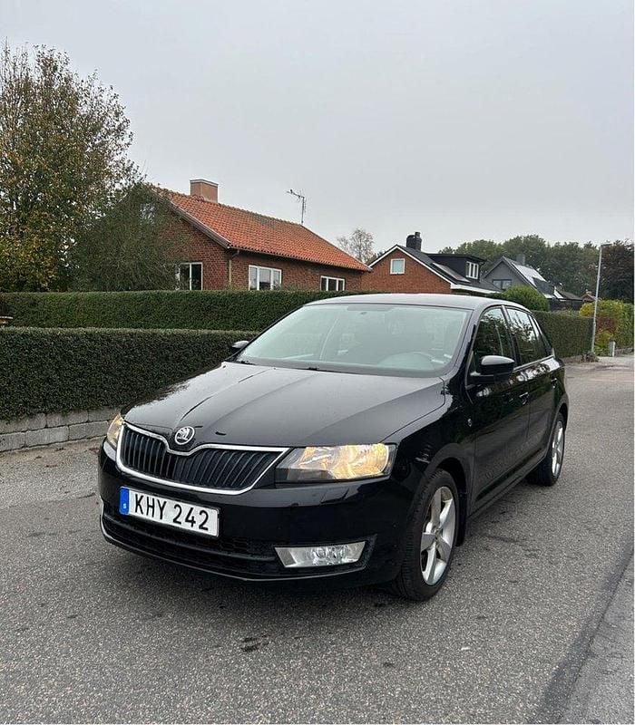 Svart Begagnad 2014 Skoda Rapid Halvkombi | 70 000 kr - Bild 1/4