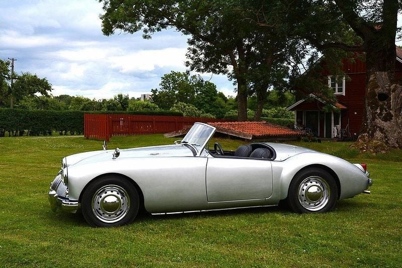 Begagnad MG 1600 90 HK (66 kW) 1959 Silver met/black leather/black convertible top Cab