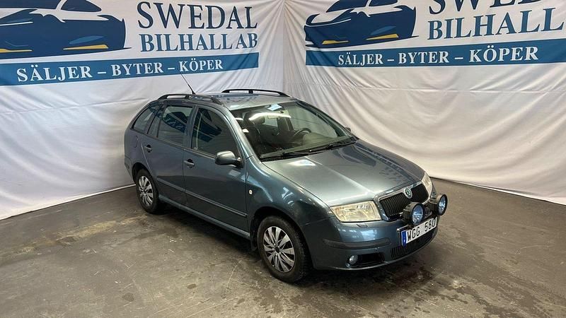 Mörkgrå (grå) Begagnad 2005 Skoda Fabia Halvkombi | 14 900 kr (Marknadspris) - Bild 1/4
