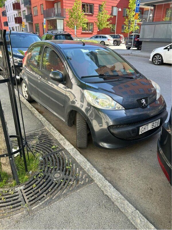 Grå Begagnad 2008 Peugeot 107 Halvkombi | 17 999 kr (Bra pris) - Bild 1/4