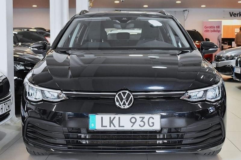 Begagnad VW Golf VIII 131 HK (96 kW) 2022 Svart Kombi