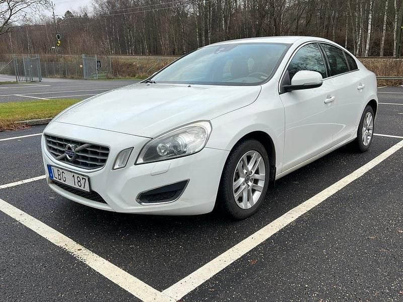 Begagnad 2011 Volvo S60 Momentum Sedan | 59 900 kr (Marknadspris) - Bild 1/4