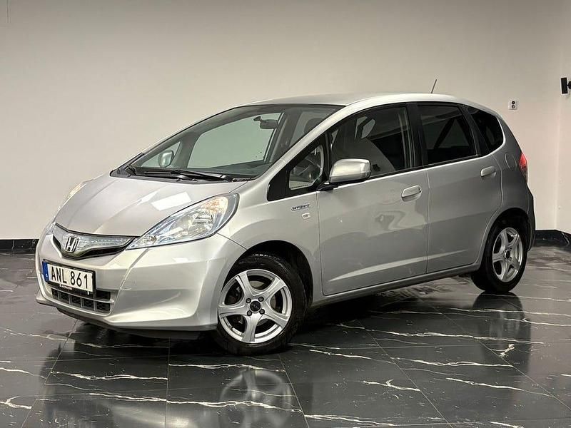 Begagnad Honda Jazz Hybrid 102 HK (75 kW) 2015 Silver Halvkombi