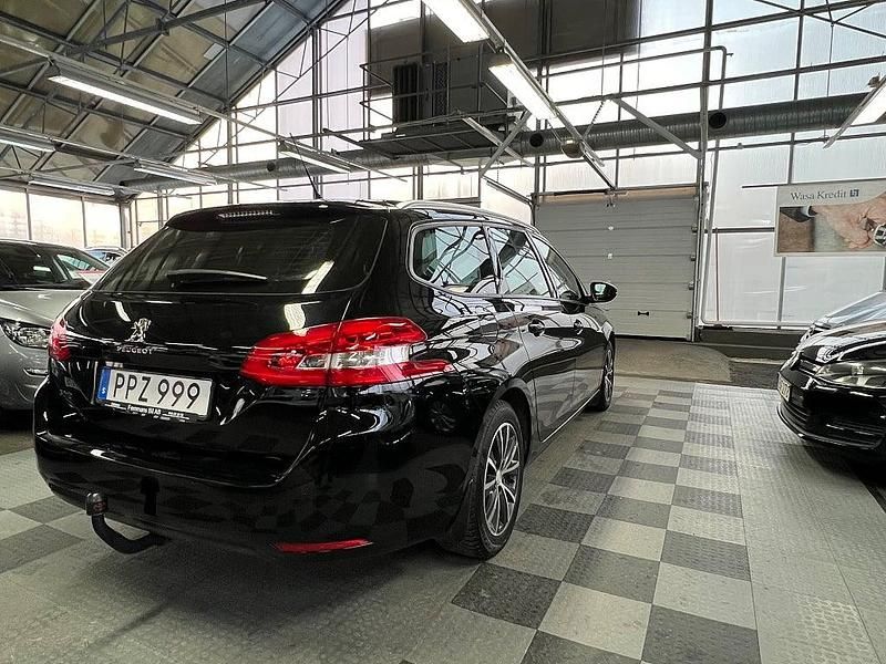 Begagnad Peugeot 308 SW Active 110 HK (80 kW) 2015 Svartmetallic Kombi
