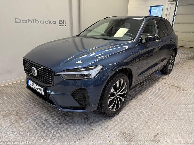 Begagnad Volvo XC60 Plus 350 HK (257 kW) 2023 Mörkblå SUV