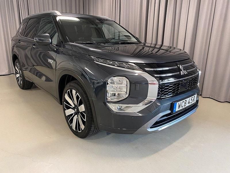 Grå Ny 2025 Mitsubishi Outlander P-HEV Edition SUV | 618 800 kr (Dyr) - Bild 1/4