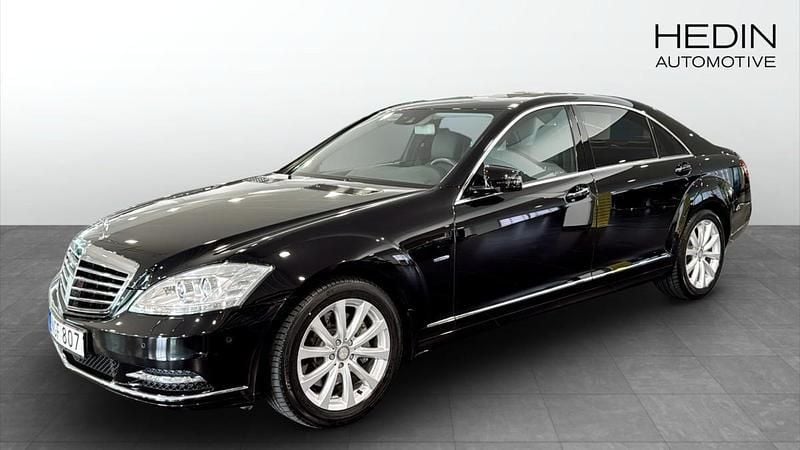 Svart (black) Begagnad 2012 Mercedes S350 Sedan | 344 900 kr - Bild 1/4
