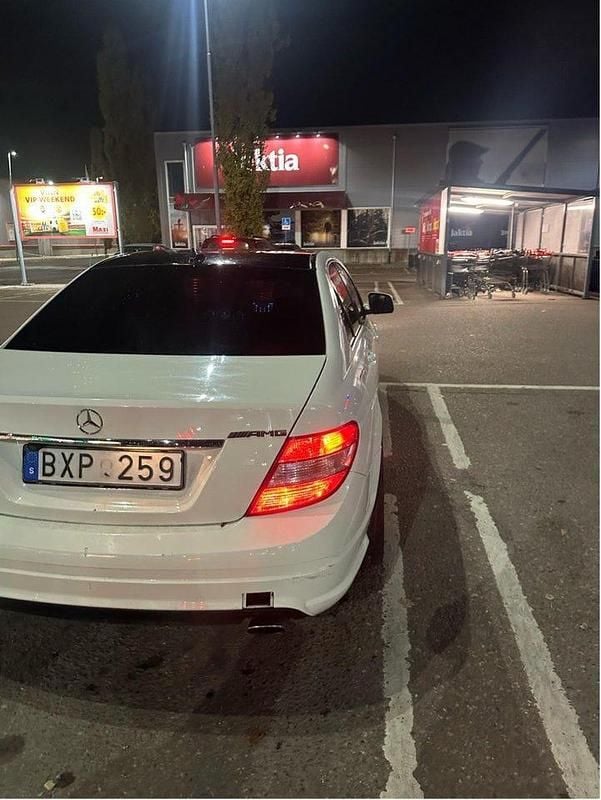 Begagnad Mercedes C350 272 HK (200 kW) 2008 Vit Sedan