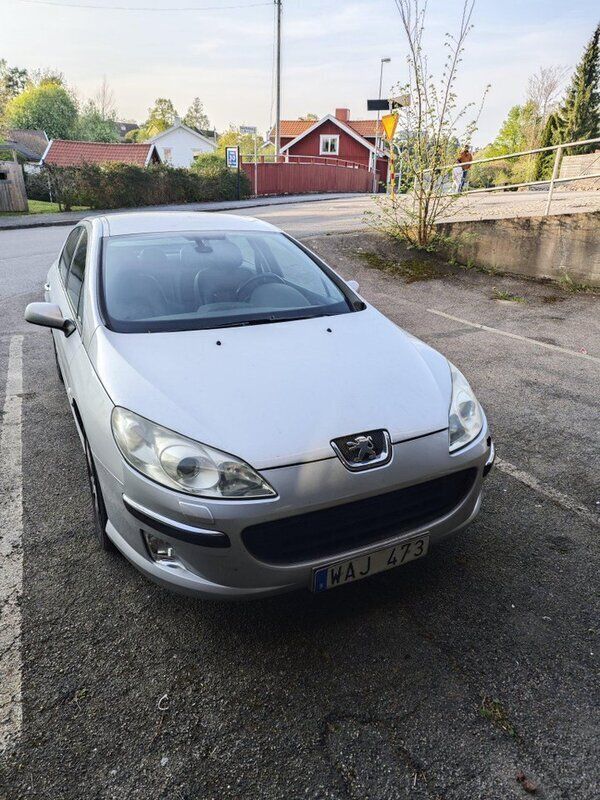 Grå Begagnad 2004 Peugeot 407 Sedan | 30 000 kr (Marknadspris) - Bild 1/4