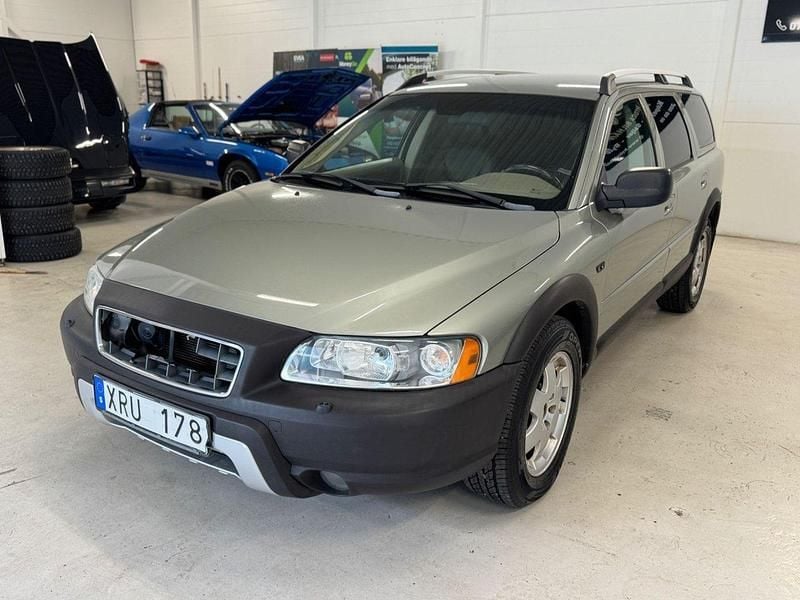 Ljusgrön (grön) Begagnad 2006 Volvo XC70 Kinetic SUV | 50 000 kr (Marknadspris) - Bild 1/4