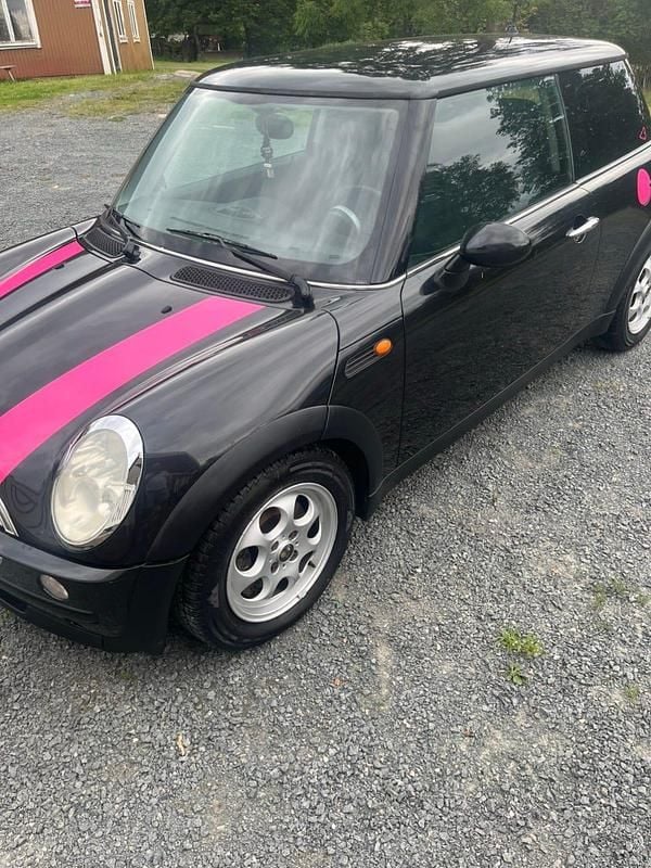Begagnad 2004 Mini Cooper Halvkombi | 32 000 kr (Marknadspris) - Bild 1/4
