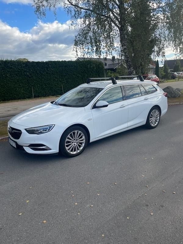 Vit Begagnad 2018 Opel Insignia Business Kombi | 130 000 kr (Superpris) - Bild 1/3