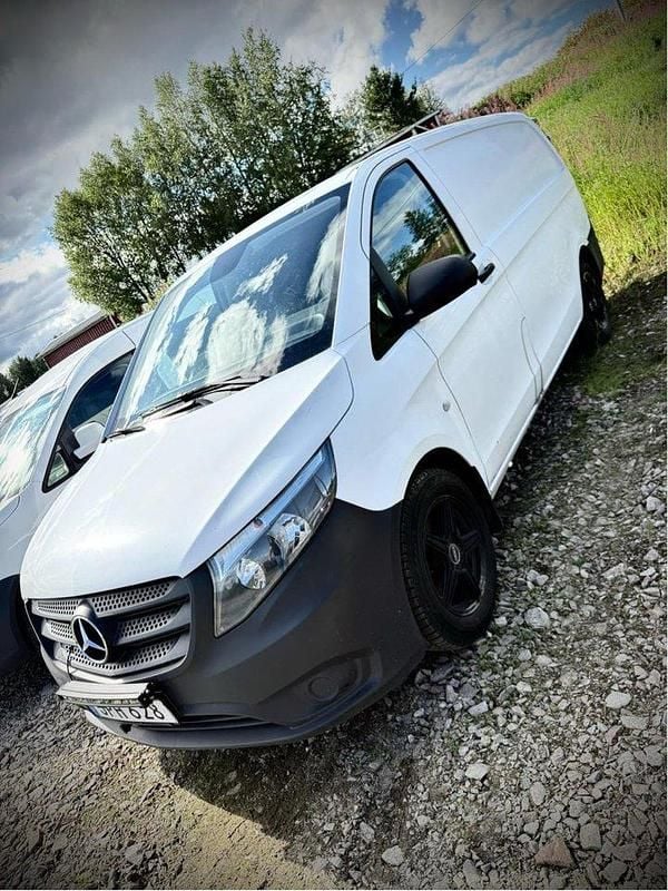 Vit Begagnad 2015 Mercedes Vito Minibuss | 112 000 kr (Marknadspris) - Bild 1/1
