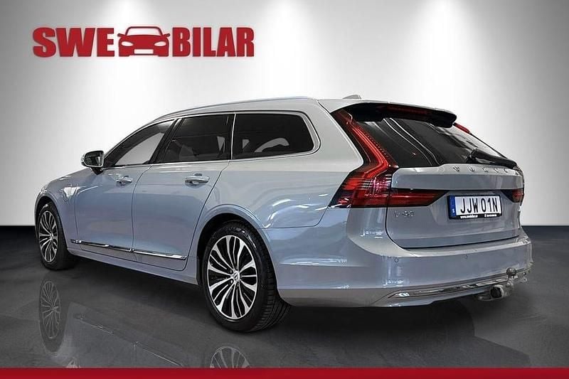 Begagnad Volvo V90 Core 350 HK (257 kW) 2024 Grå Kombi