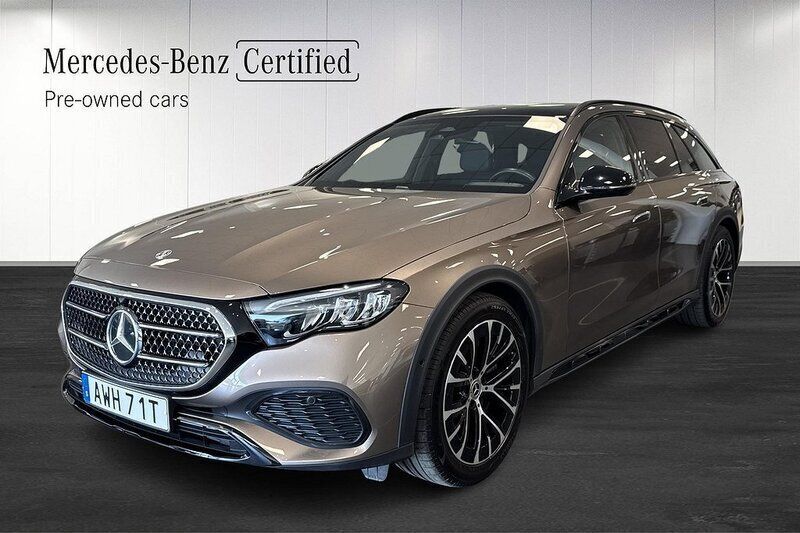 Brun Begagnad 2024 Mercedes E300 Avantgarde Kombi | 749 000 kr - Bild 1/4