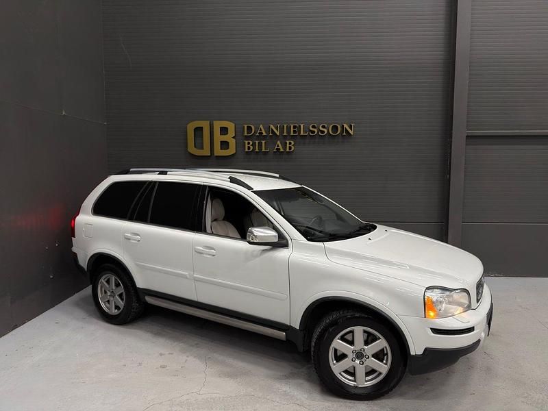 Vit Begagnad 2011 Volvo XC90 R-Design SUV | 109 800 kr (Marknadspris) - Bild 1/4