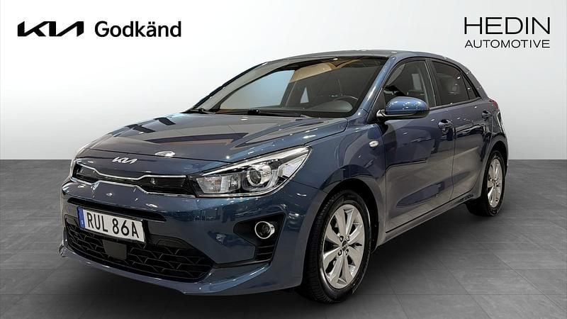 Blå (blue) Begagnad 2022 Kia Rio Advance Halvkombi | 189 900 kr (Marknadspris) - Bild 1/4