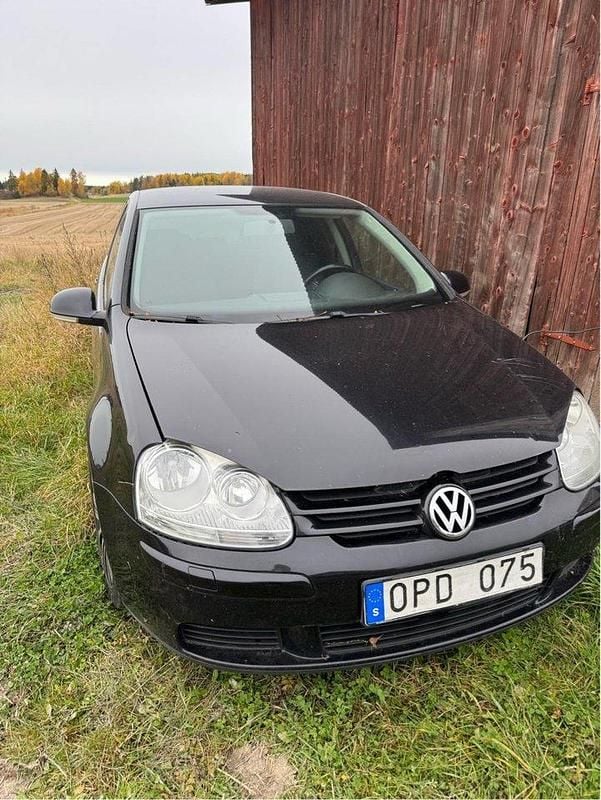 Svart Begagnad 2007 VW Golf V Trendline Halvkombi | 10 000 kr (Bra pris) - Bild 1/2