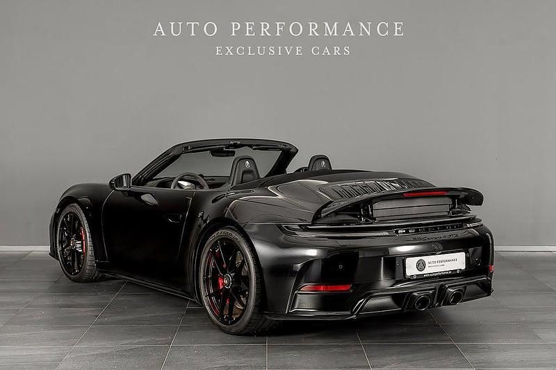 Begagnad Porsche 911 485 HK (356 kW) 2025 Svart Cab