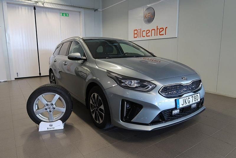 Grå Begagnad 2020 Kia Ceed Kombi | 206 900 kr (Marknadspris) - Bild 1/3