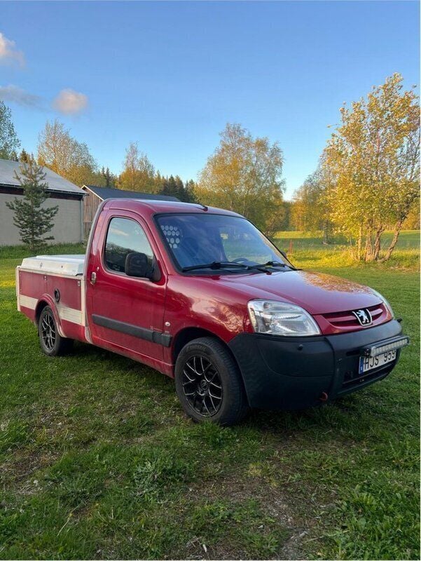 Röd Begagnad 2007 Peugeot Partner Minibuss | 17 000 kr (Bra pris) - Bild 1/4