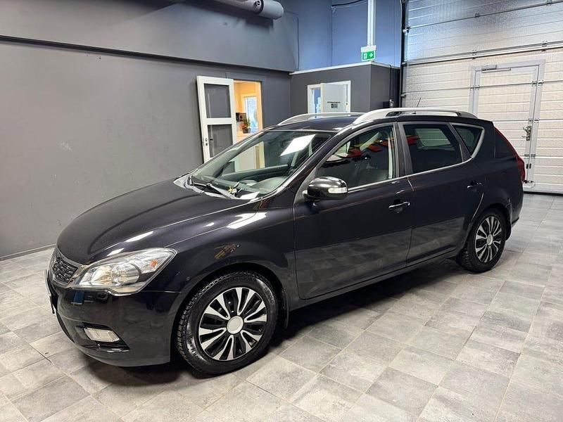 Begagnad Kia Ceed Sportswagon 128 HK (94 kW) 2011 Svart Kombi