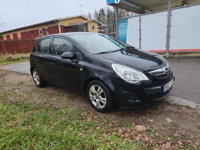 Svart Begagnad 2012 Opel Corsa Enjoy Halvkombi | 30 000 kr (Marknadspris) - Bild 1/4