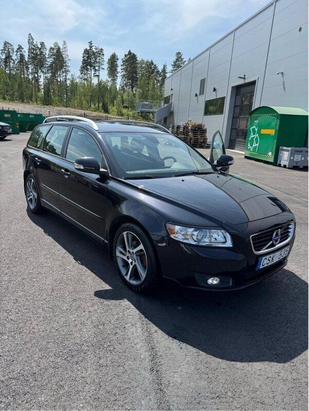 Svart Begagnad 2012 Volvo V50 Momentum Kombi | 74 000 kr (Marknadspris) - Bild 1/4
